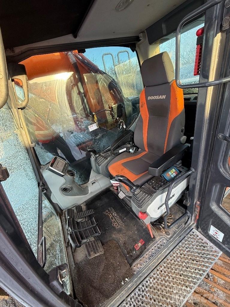 Doosan DX 300 lc 5 Bandgrävare