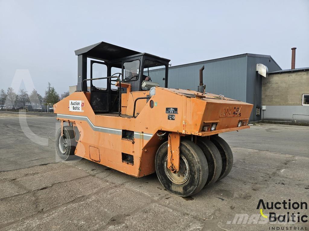 Corinsa CCN 1222 Pneumatiska Hjulvältar