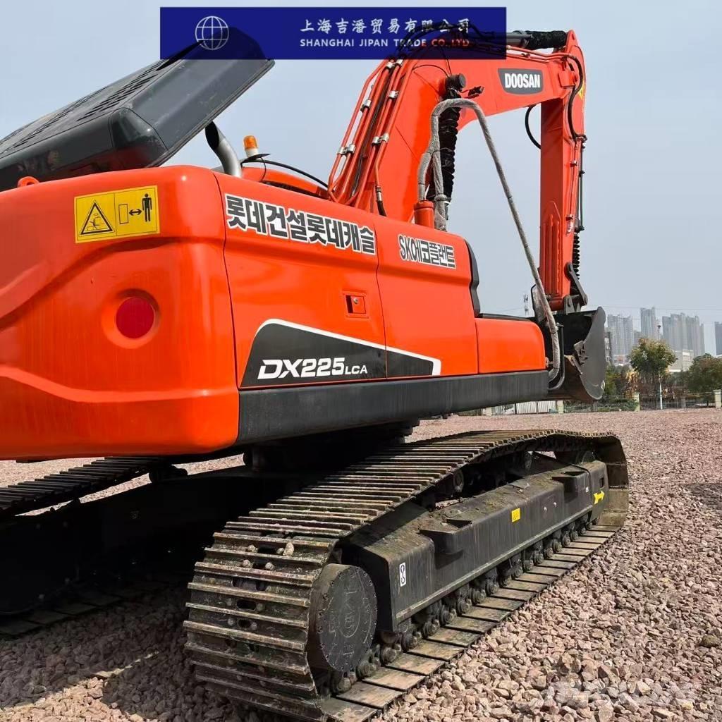 Doosan DX 225 Bandgrävare