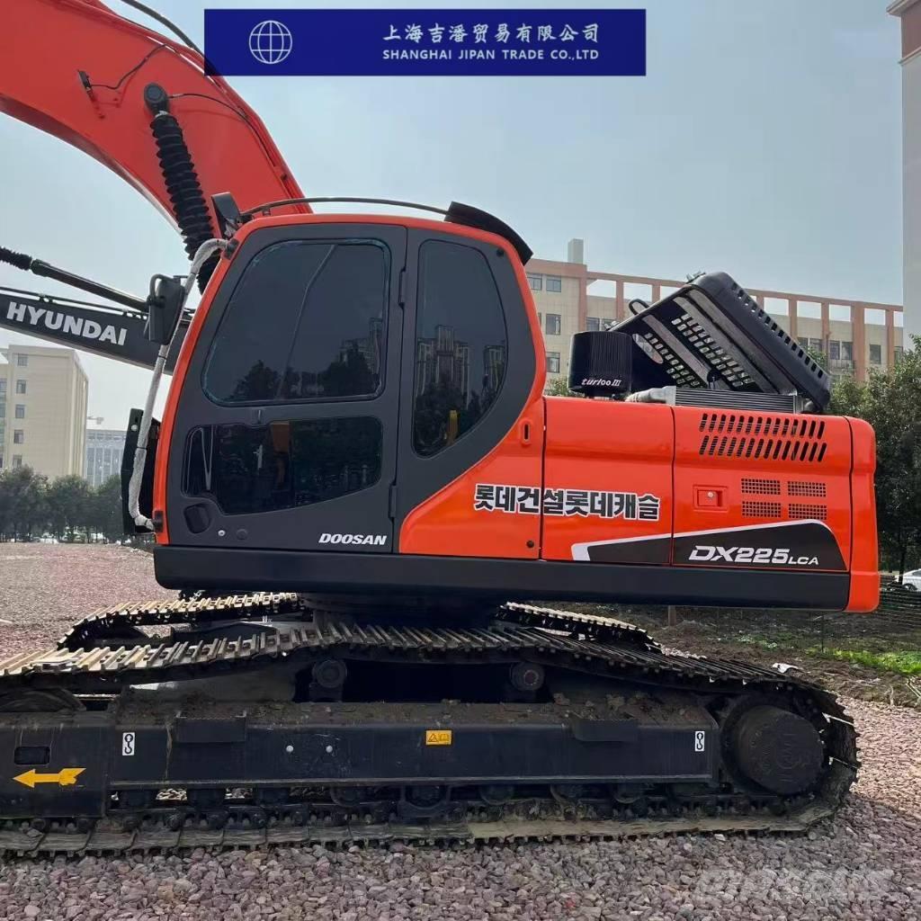 Doosan DX 225 Bandgrävare