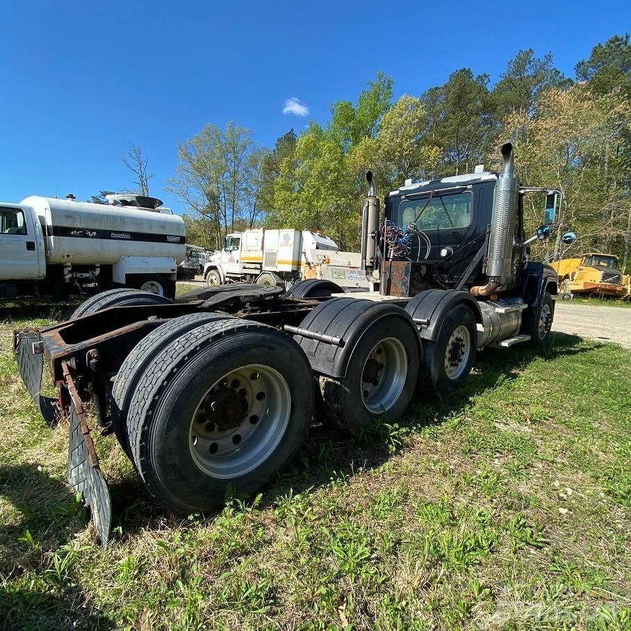 Mack CHN613 Dragbilar