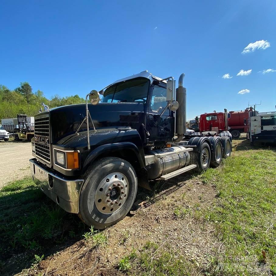Mack CHN613 Dragbilar