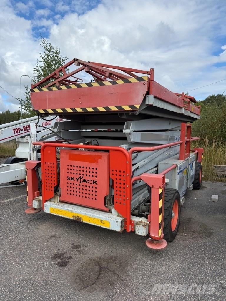 SkyJack SJ 9250 RT Saxliftar