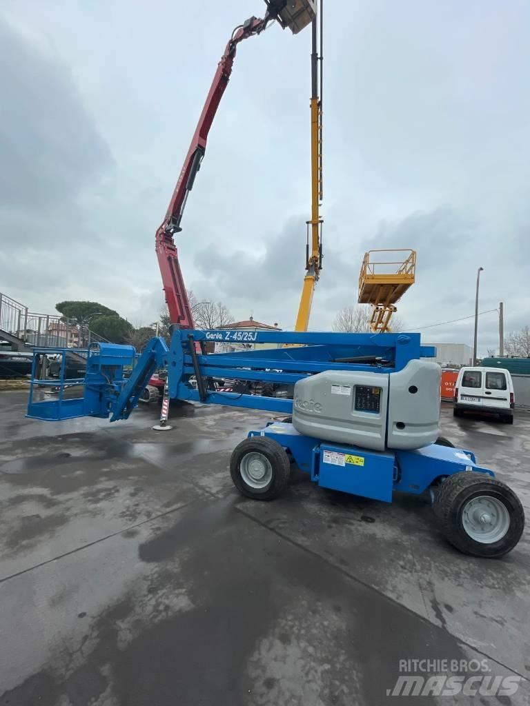 Genie Z 45/25 BI Bomliftar