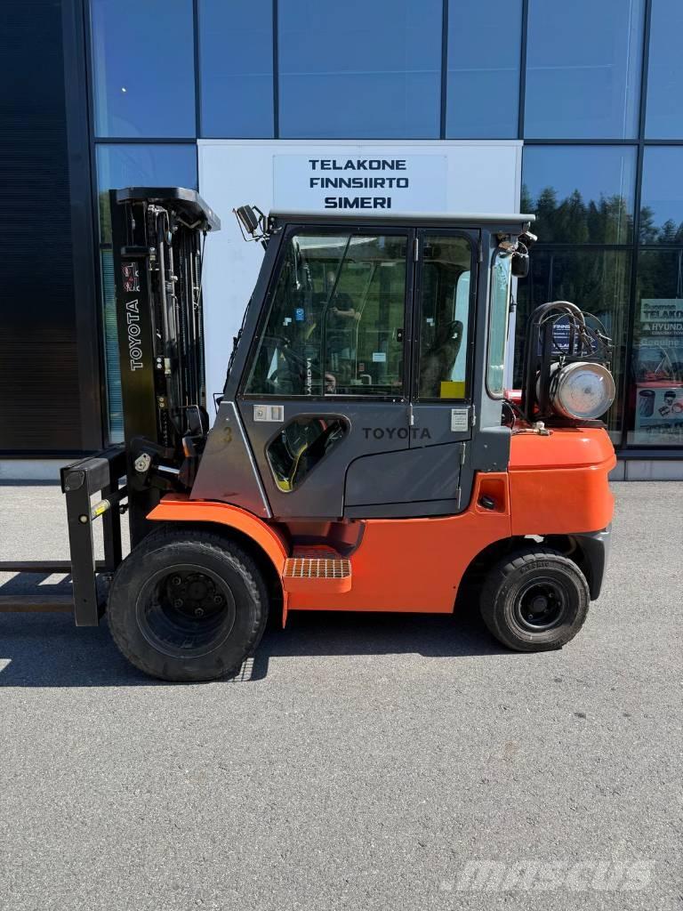 Toyota 02-7 FGF 30 Gasolmotviktstruckar