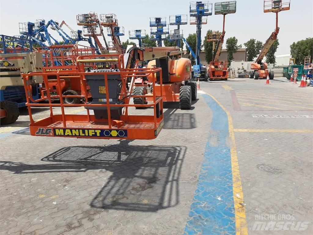JLG 800AJ Bomliftar