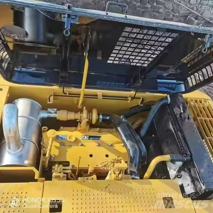 CAT 320D2 Bandgrävare