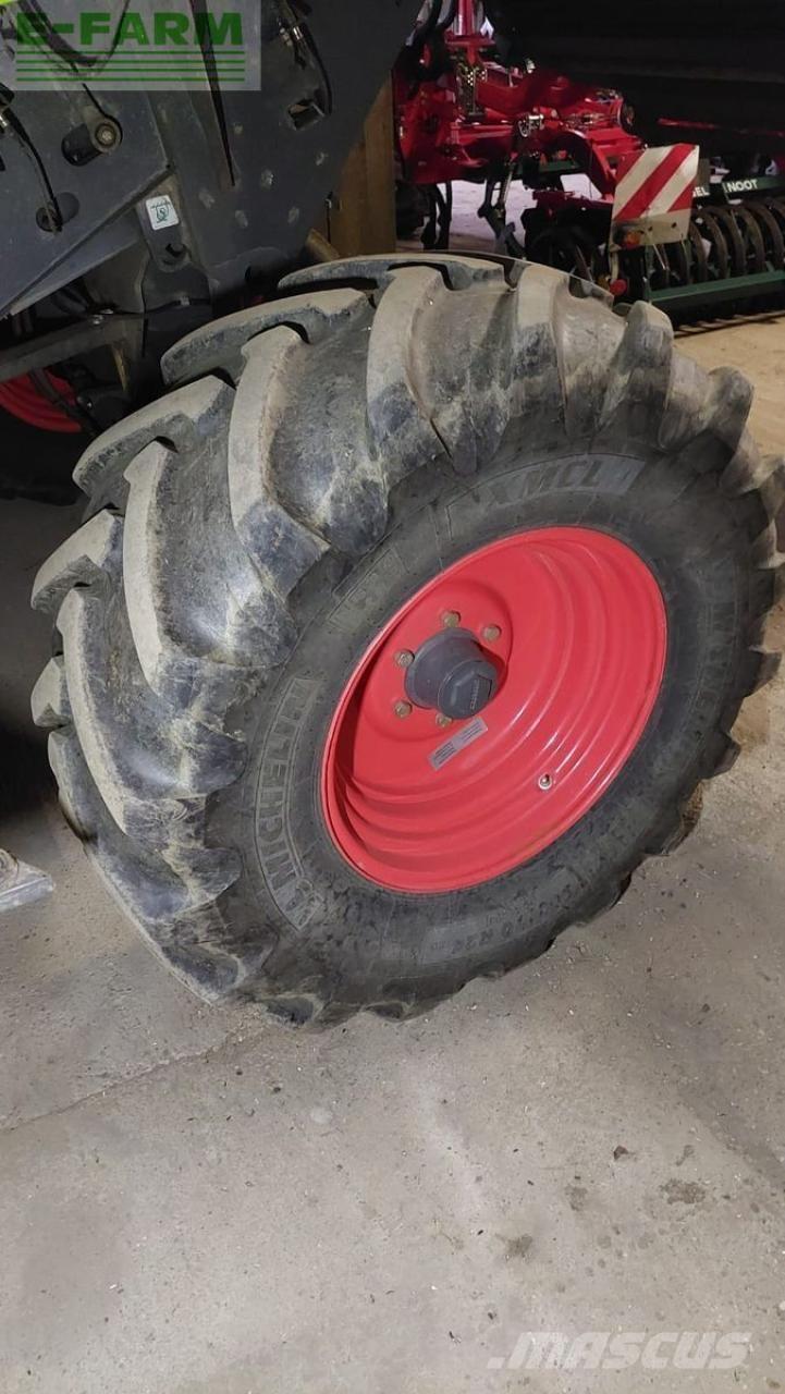 CLAAS tucano 430 Skördetröskor