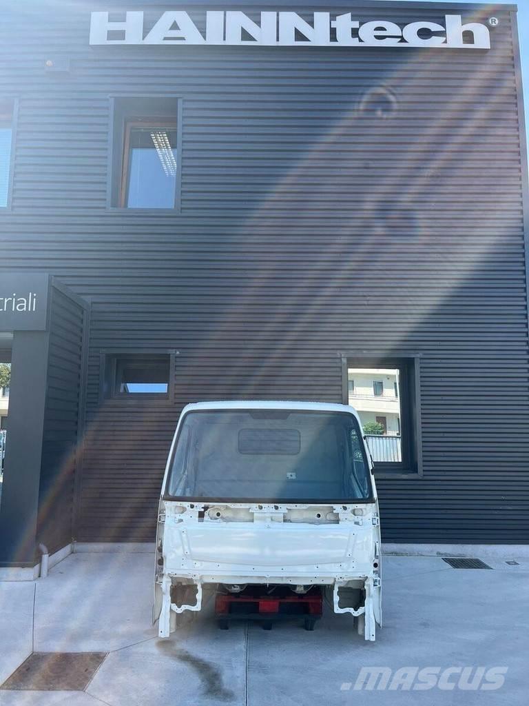 Mitsubishi S MODEL Hytter och interiör