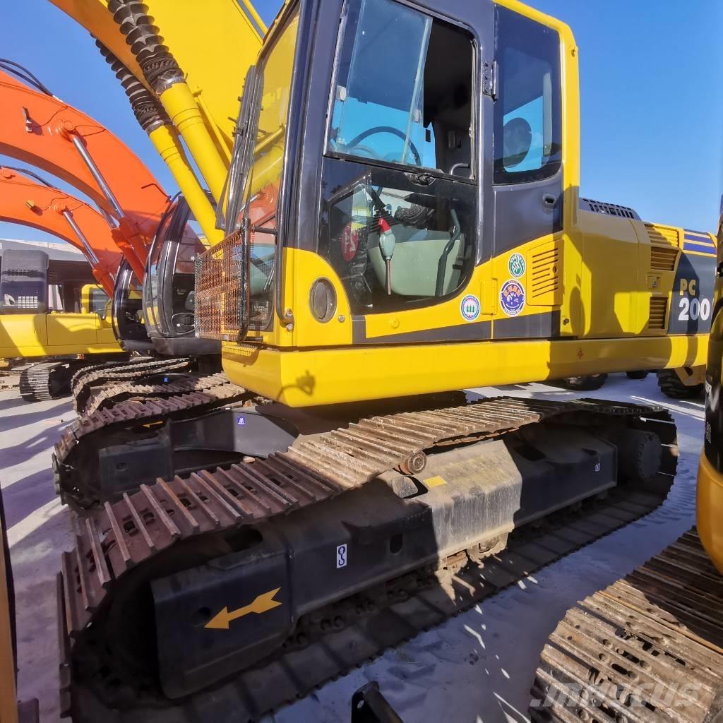Komatsu PC 200-8 Bandgrävare