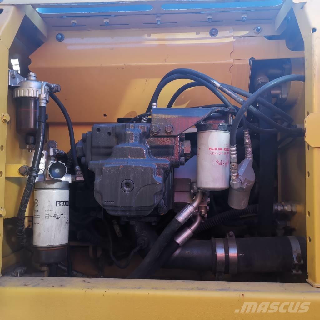 Komatsu PC 200-8 Bandgrävare