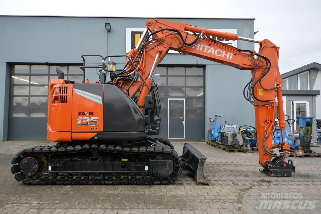 Hitachi ZX 135 US-7 Bandgrävare