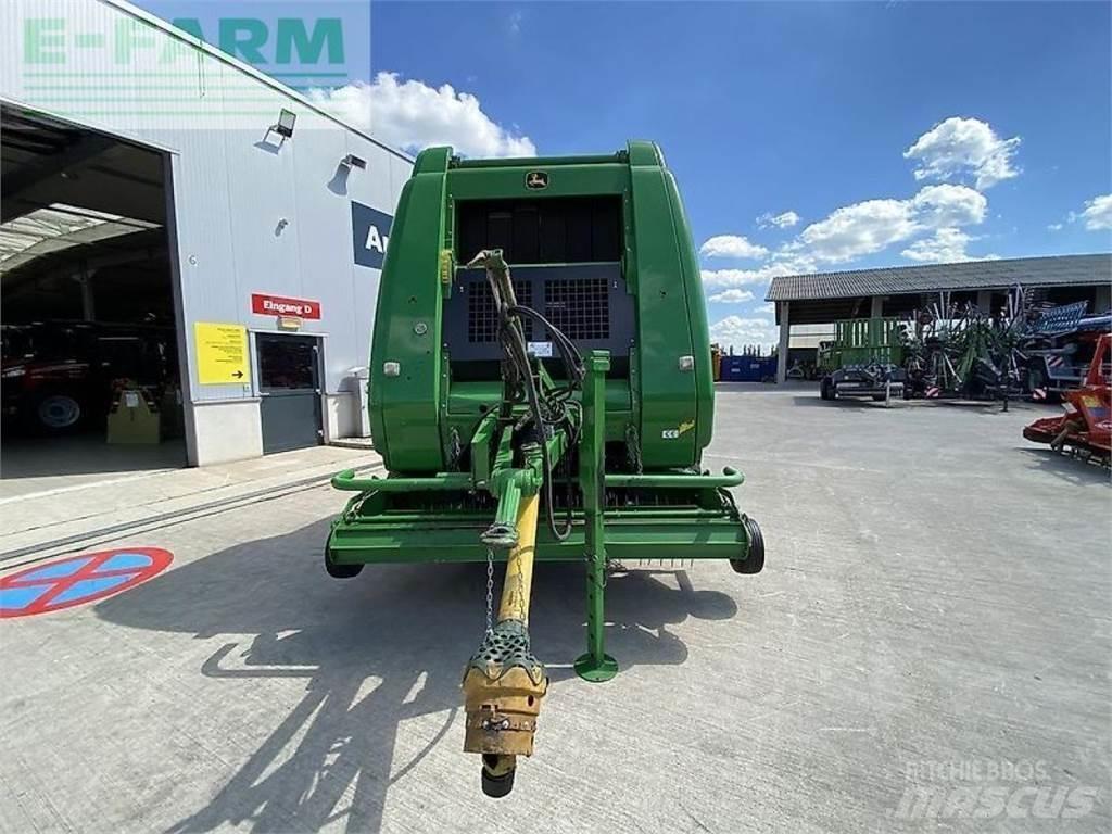 John Deere 864 Fyrkantspressar