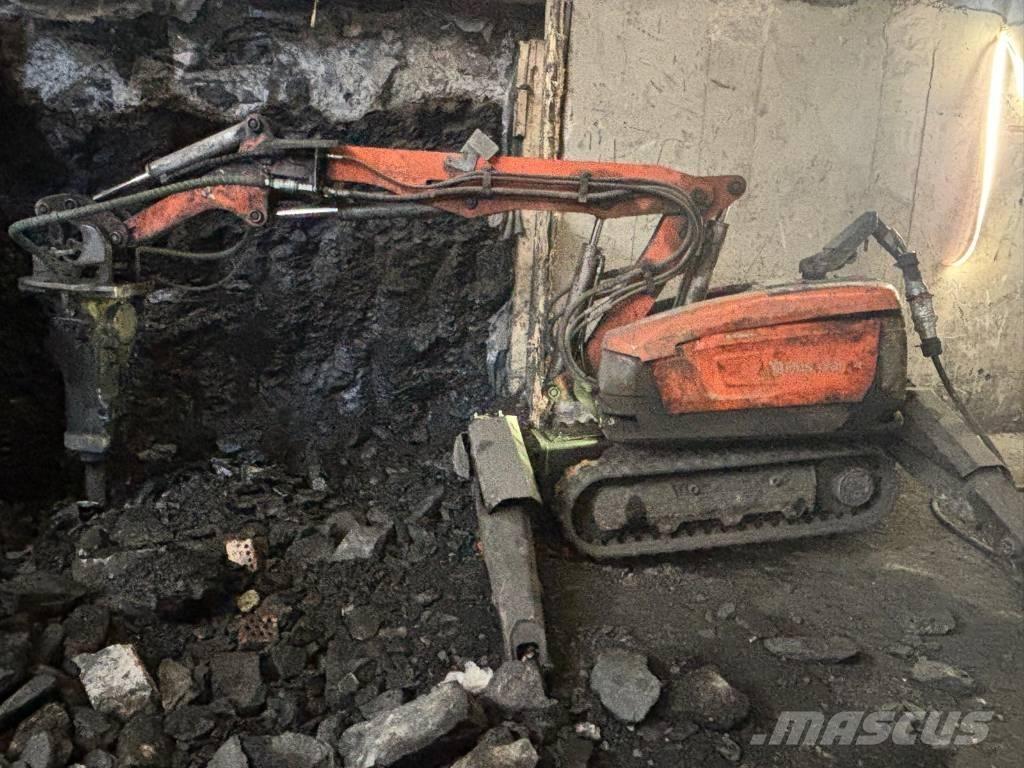 Husqvarna DXR 300 Rivningsgrävare