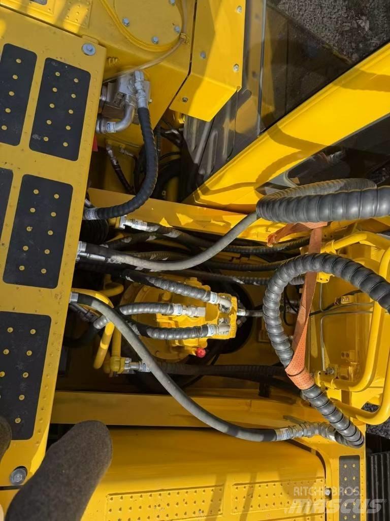 Komatsu 350LC-8 Bandgrävare