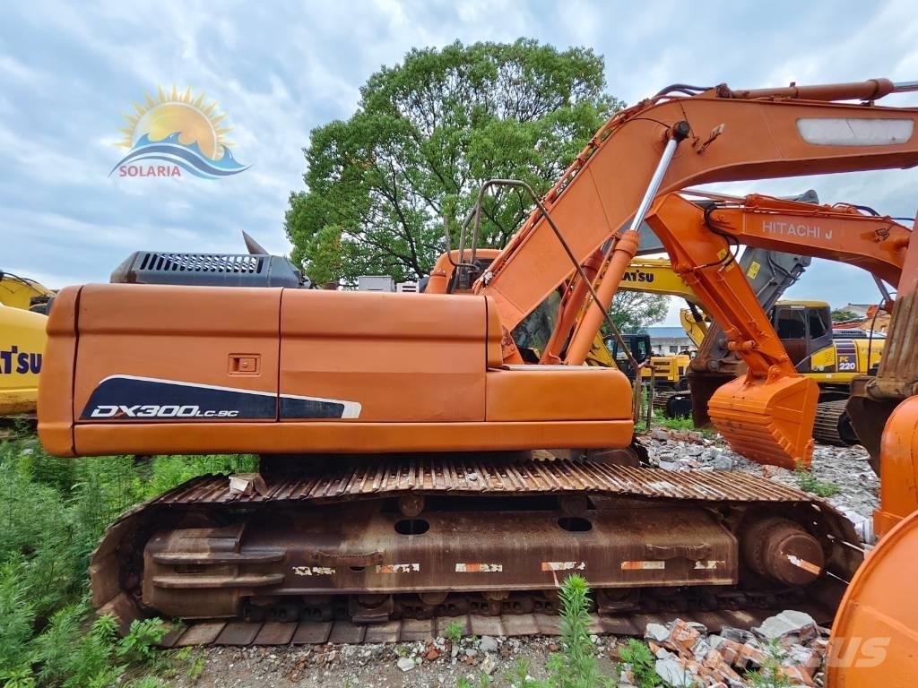 Doosan DX 300 LC Bandgrävare