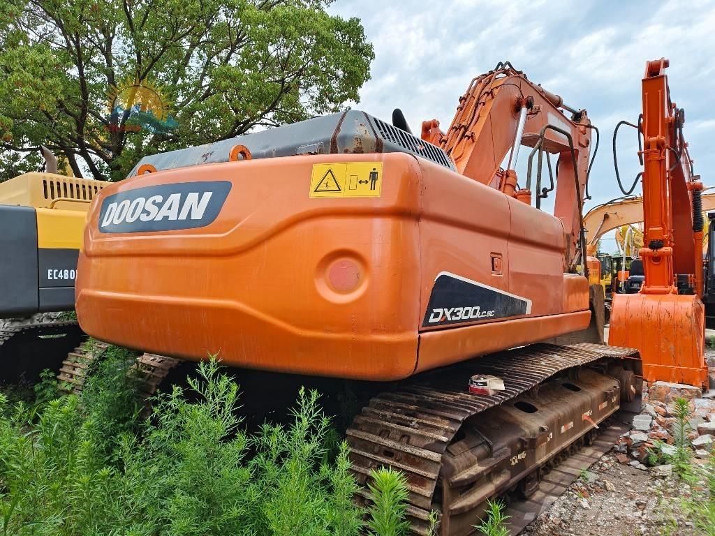 Doosan DX 300 LC Bandgrävare