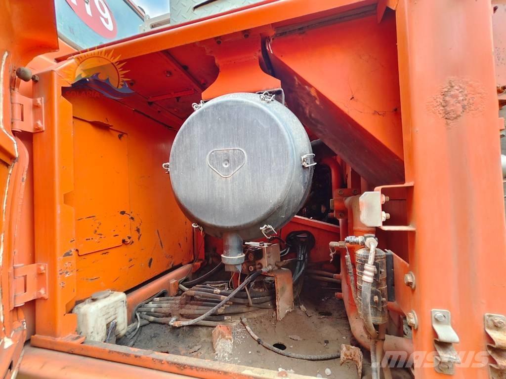 Doosan DX 300 LC Bandgrävare