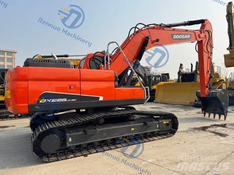 Doosan DX 225 LC-9C Bandgrävare