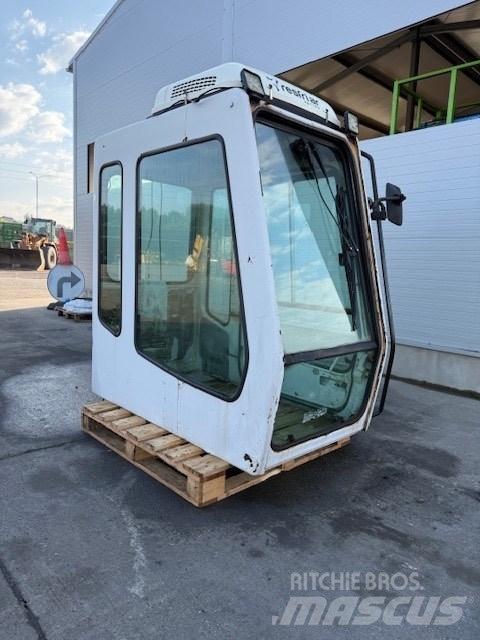 Liebherr CAB SERIE B Hytter och interiör