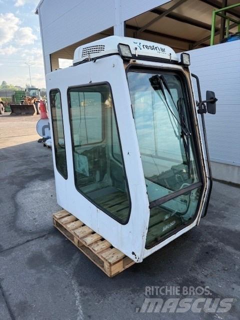 Liebherr CAB SERIE B Hytter och interiör