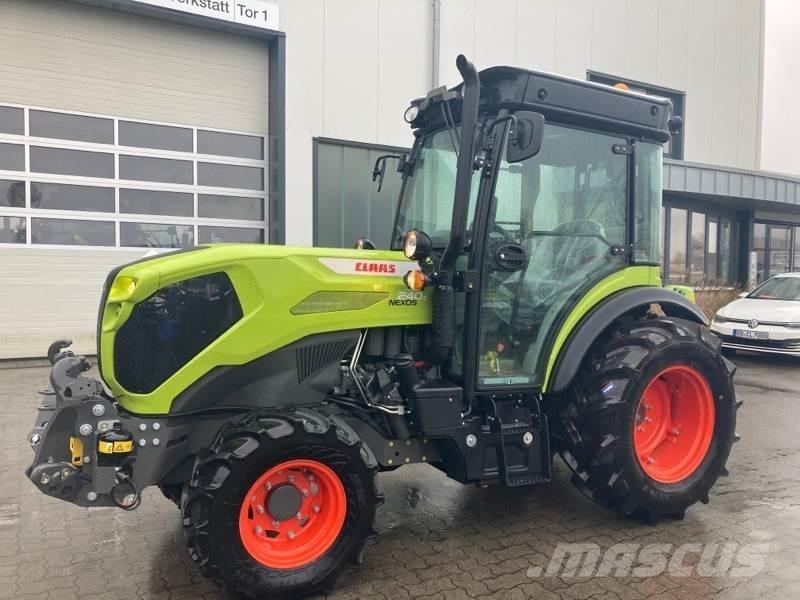 CLAAS NEXOS 240 S Traktorer