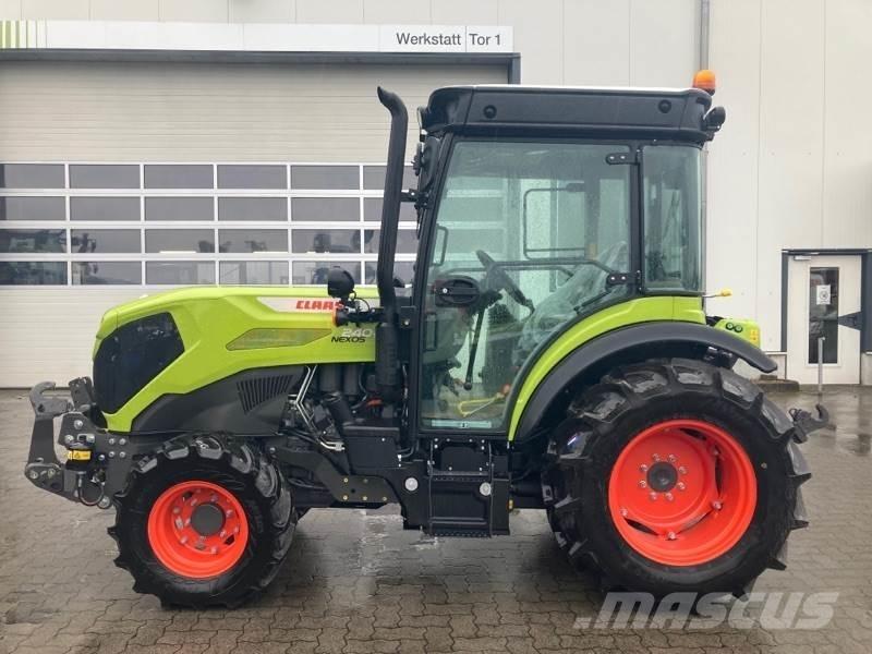 CLAAS NEXOS 240 S Traktorer