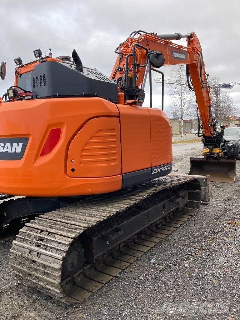 Doosan DX 140 LCR Bandgrävare