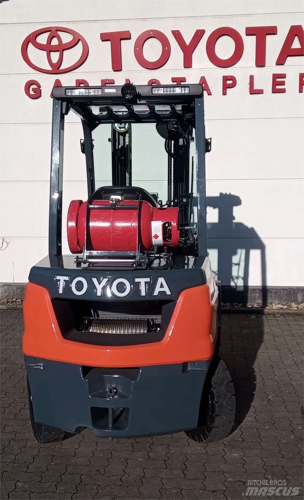 Toyota 02-8FGF30 Gasolmotviktstruckar