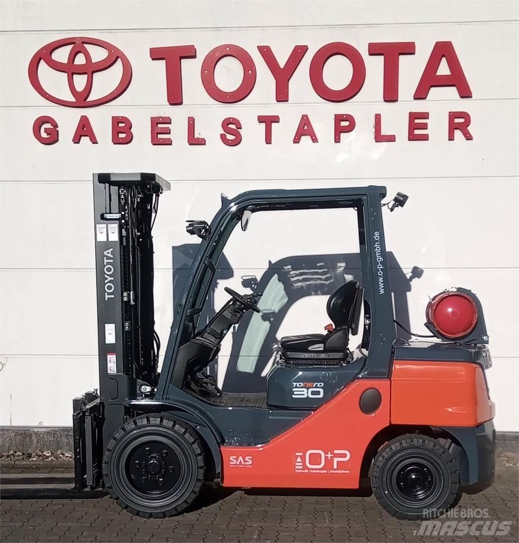 Toyota 02-8FGF30 Gasolmotviktstruckar