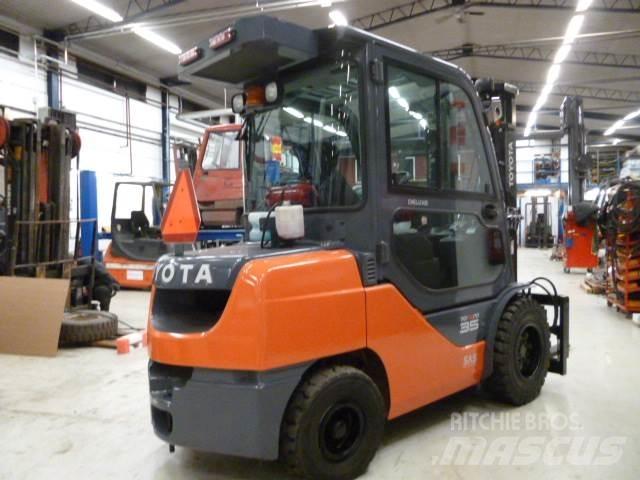 Toyota 52 - 2 - FDJF 35 Dieselmotviktstruckar