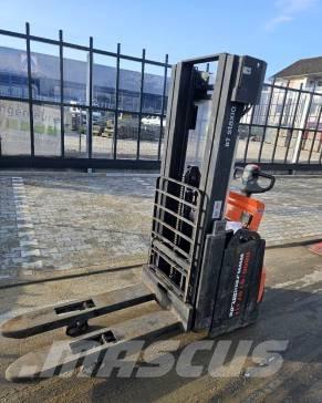 Toyota BT SWE 160 L Manuella pallstaplare