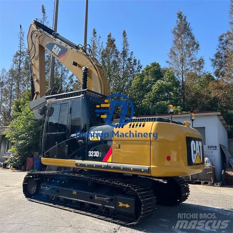 CAT 323D2 Bandgrävare