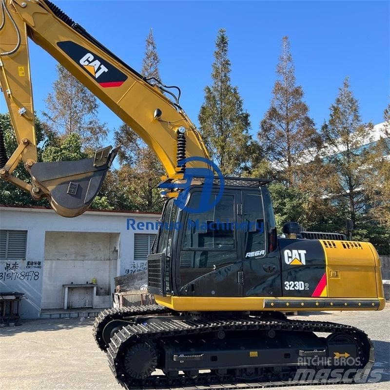 CAT 323D2 Bandgrävare