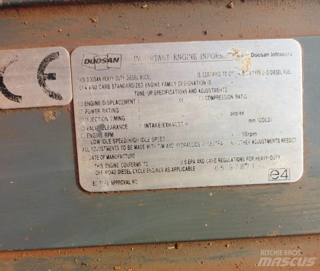 Doosan DX 300 LC-5 Bandgrävare
