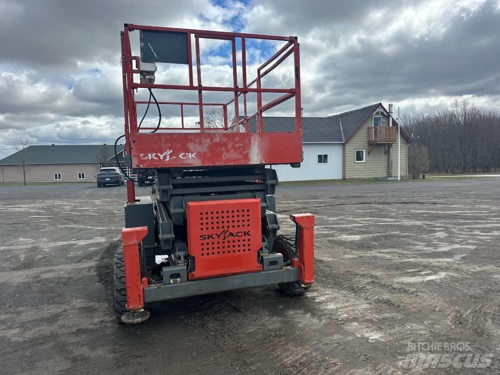 SkyJack SJ 8841 RT Saxliftar