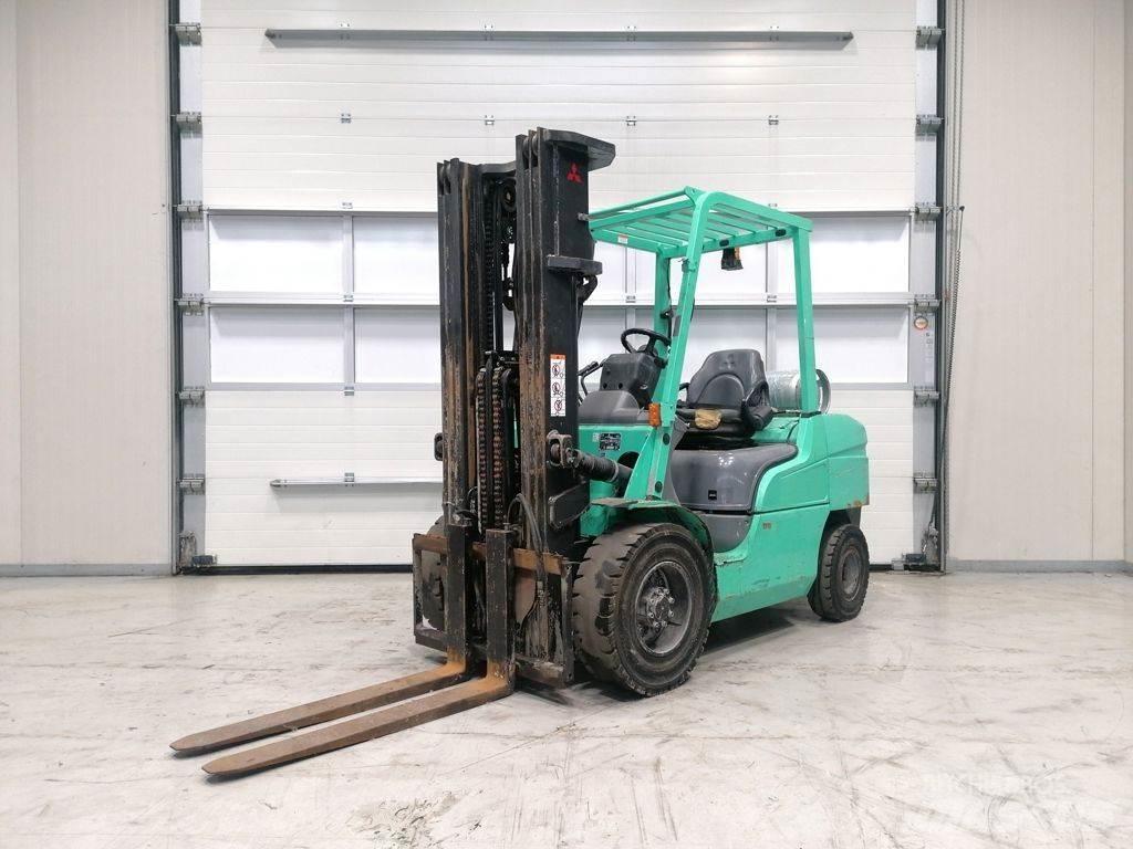 Mitsubishi FG35NT Gasolmotviktstruckar