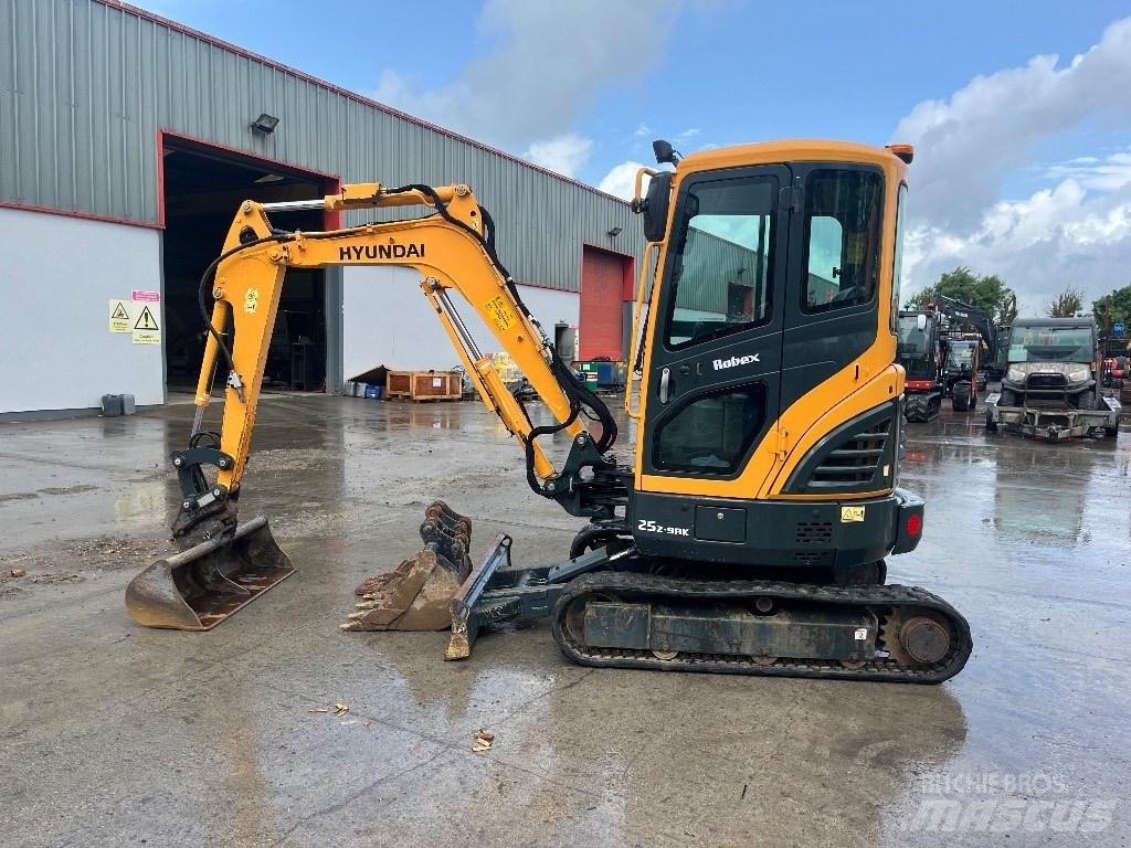 Hyundai R25Z-9 AK Minigrävare < 7t