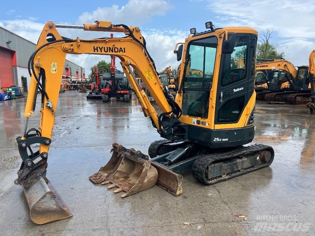 Hyundai R25Z-9 AK Minigrävare < 7t