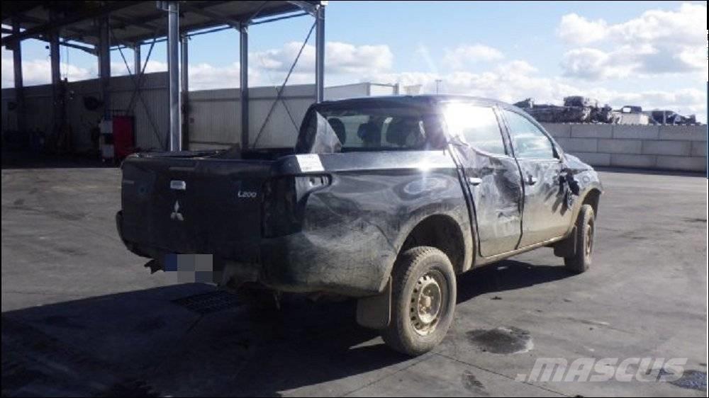 Mitsubishi L 200 4 Flakbilar/Pickuper
