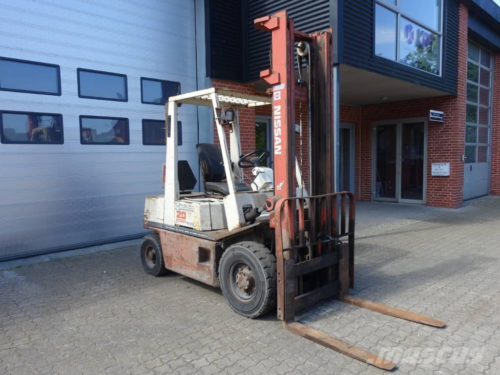 Nissan EH 02 A 20U Dieselmotviktstruckar