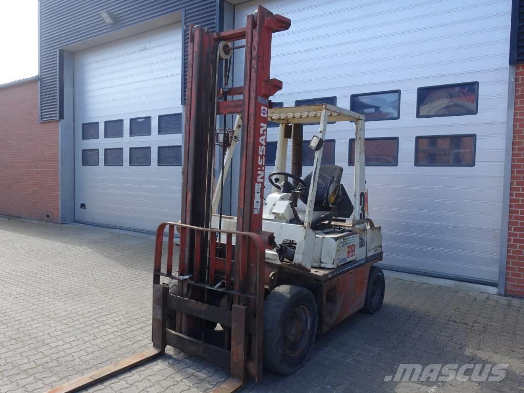Nissan EH 02 A 20U Dieselmotviktstruckar