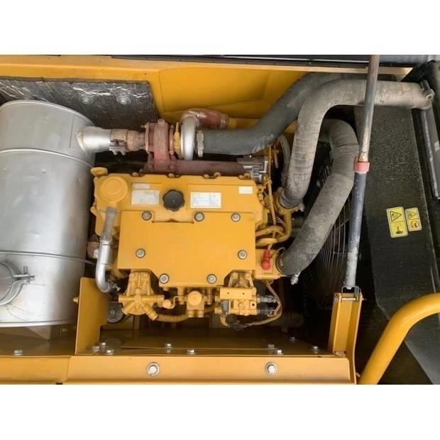 CAT 318d2 Bandgrävare