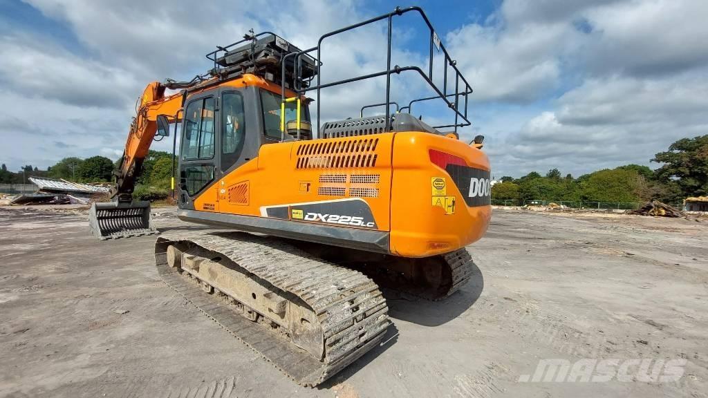 Doosan DX 225 LC Bandgrävare