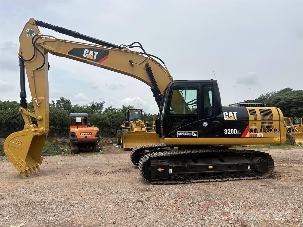 CAT 320D2L Bandgrävare