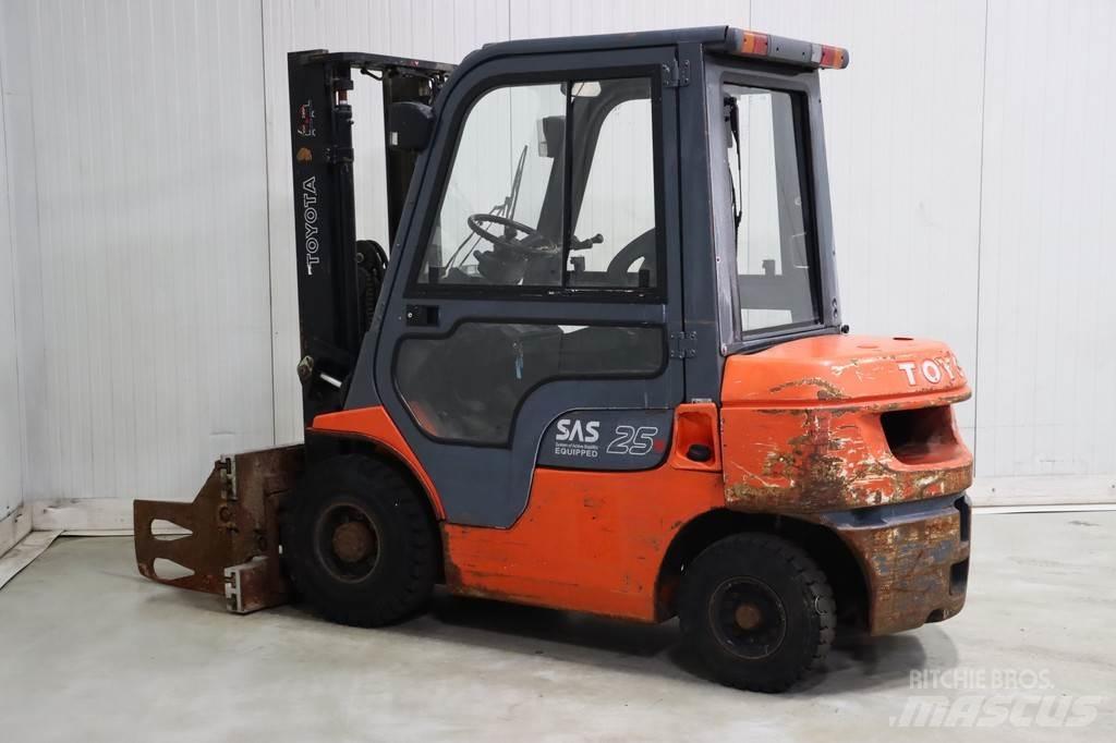 Toyota 62-7FDF25 Dieselmotviktstruckar