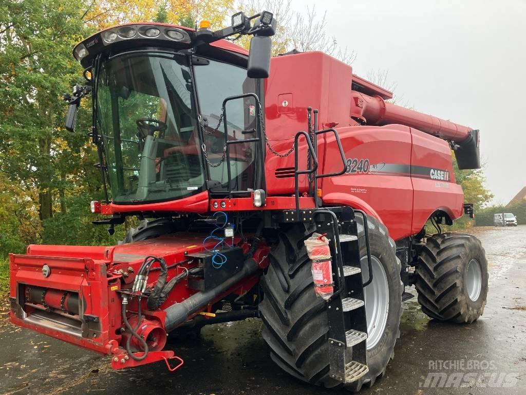 Case IH Axial 8240 Skördetröskor