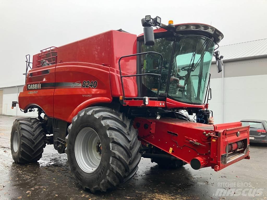 Case IH Axial 8240 Skördetröskor