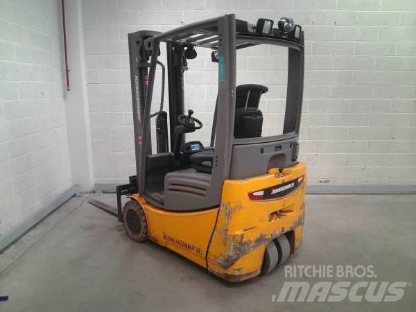 Jungheinrich EFG 215 Elmotviktstruckar