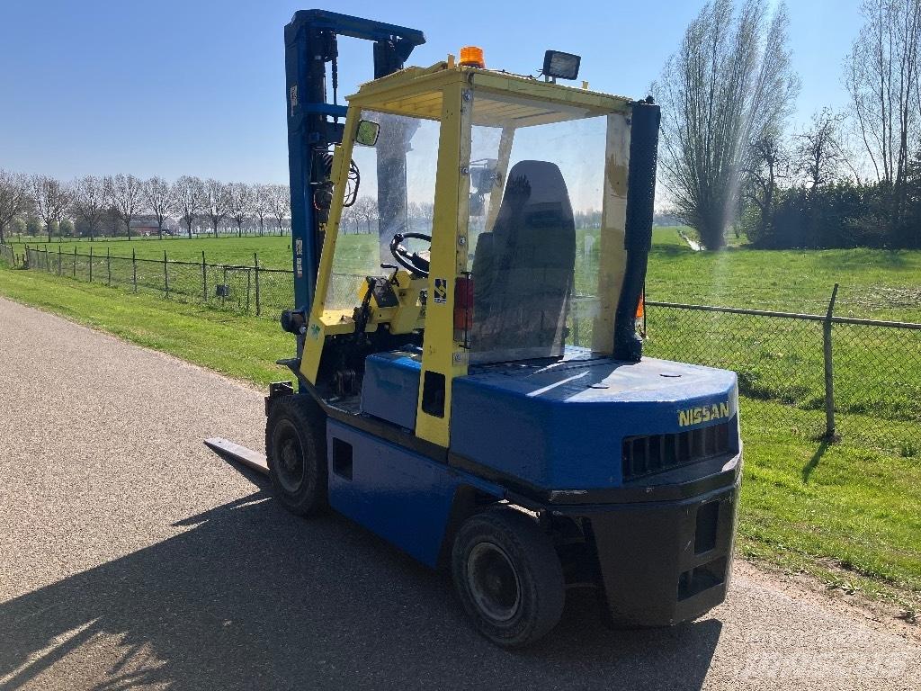 Nissan Heftruck Dieselmotviktstruckar